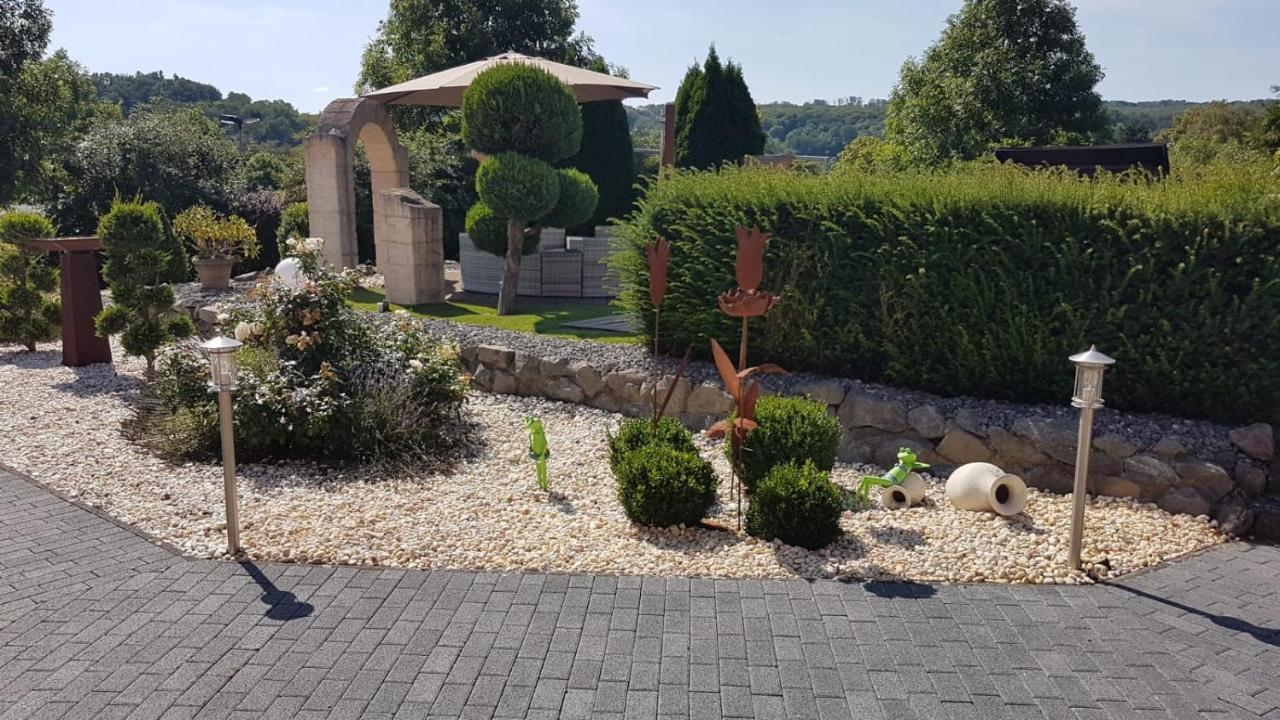 Hotel Garni Am Schloss Kottenheim Luaran gambar